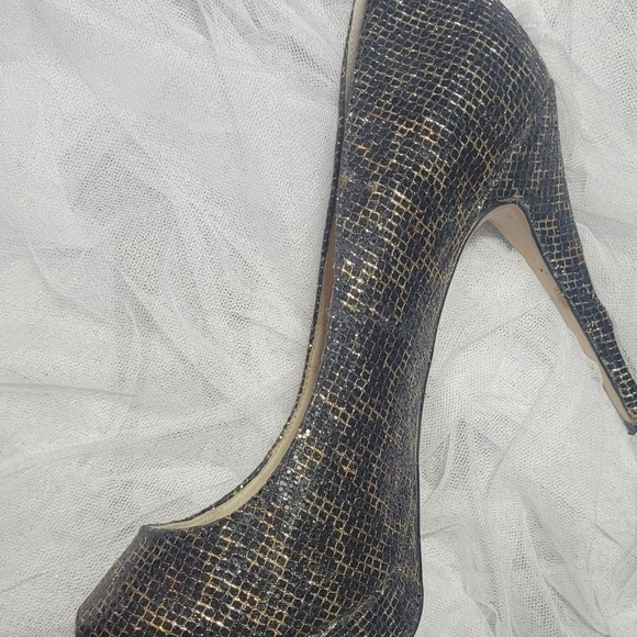 2/$40 Michael Kors metallic Blue , Gold Peep Toe Heels Used EUC..excellent Size9 - Picture 12 of 13